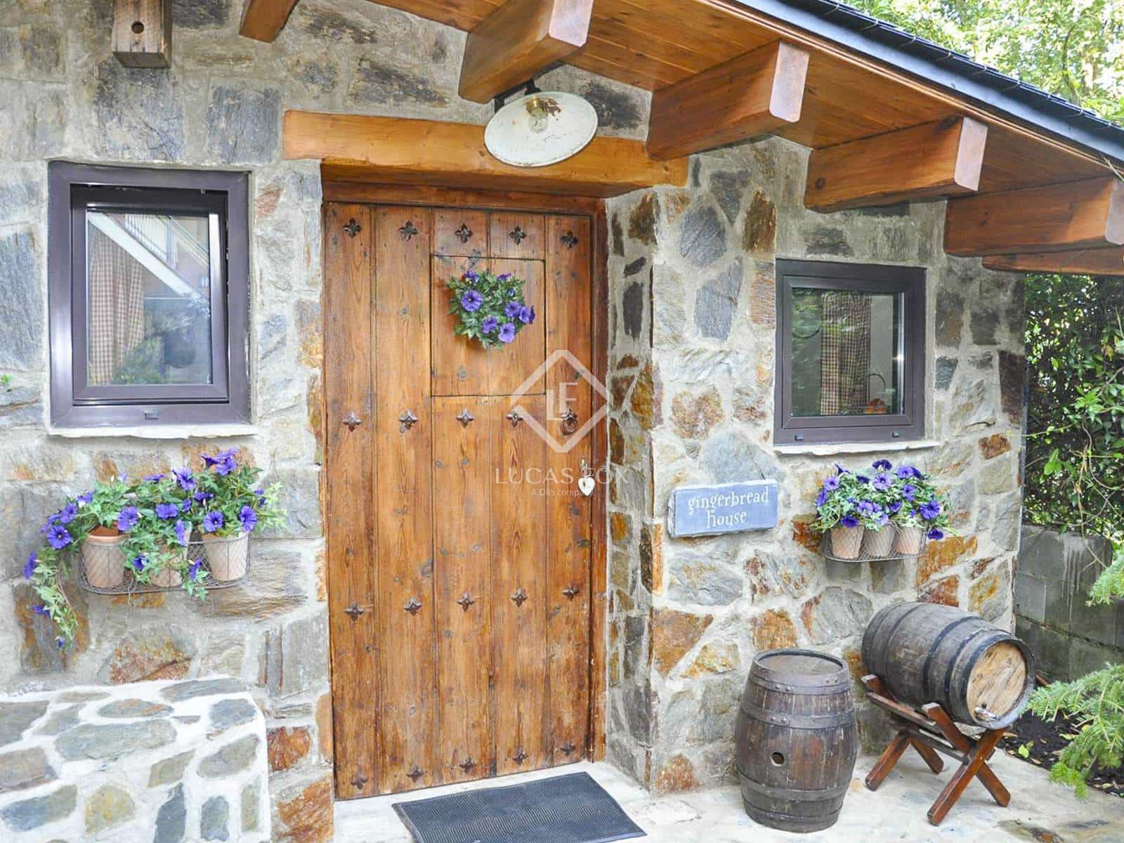 Chalet de 6 habitaciones en Barcelona ciudad en venta con piscina garaje - 1.640.000 € (Ref: 9389928)