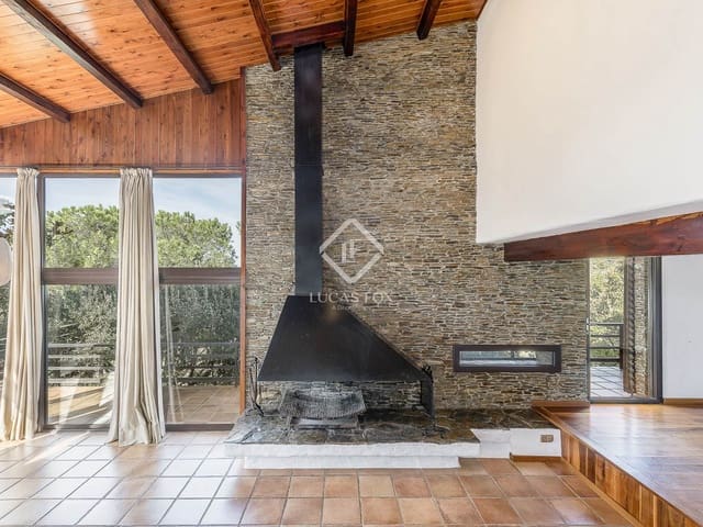 6 bedroom Villa for sale in Barcelona city with pool garage - € 1,640,000 (Ref: 9389928)