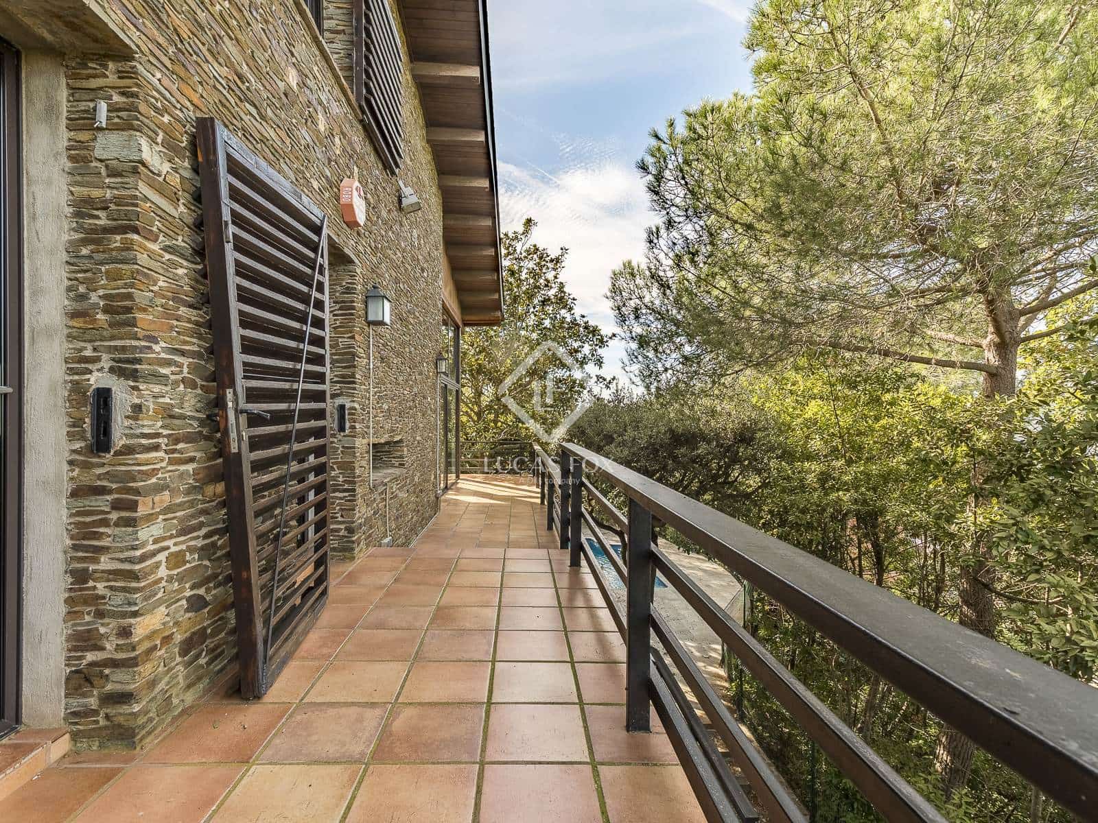 Chalet de 6 habitaciones en Barcelona ciudad en venta con piscina garaje - 1.640.000 € (Ref: 9389928)