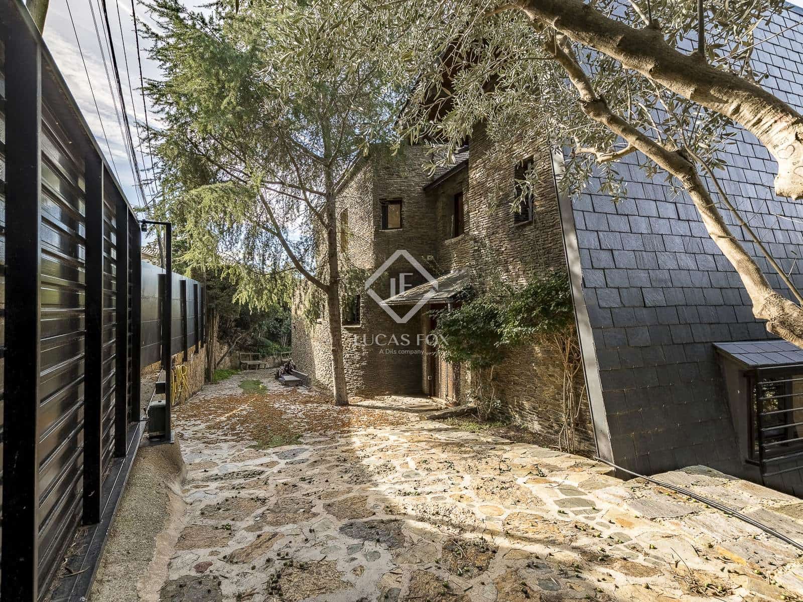 Chalet de 6 habitaciones en Barcelona ciudad en venta con piscina garaje - 1.640.000 € (Ref: 9389928)