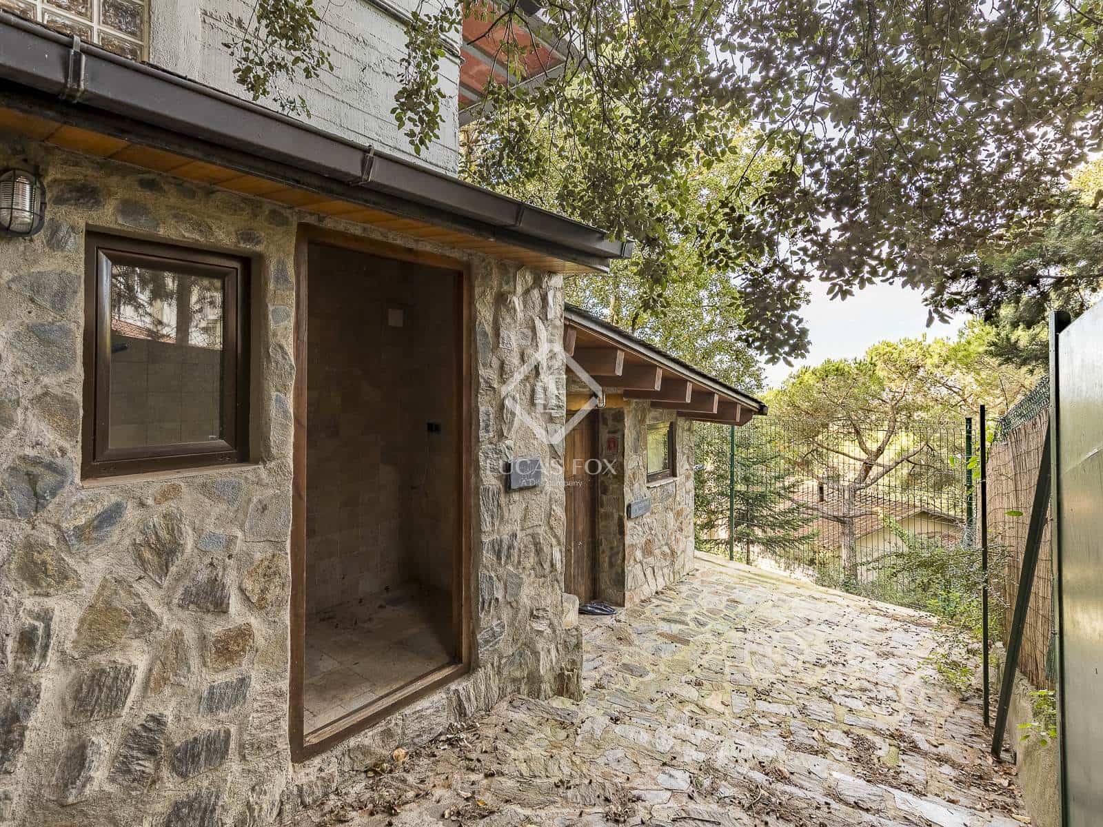 Chalet de 6 habitaciones en Barcelona ciudad en venta con piscina garaje - 1.640.000 € (Ref: 9389928)