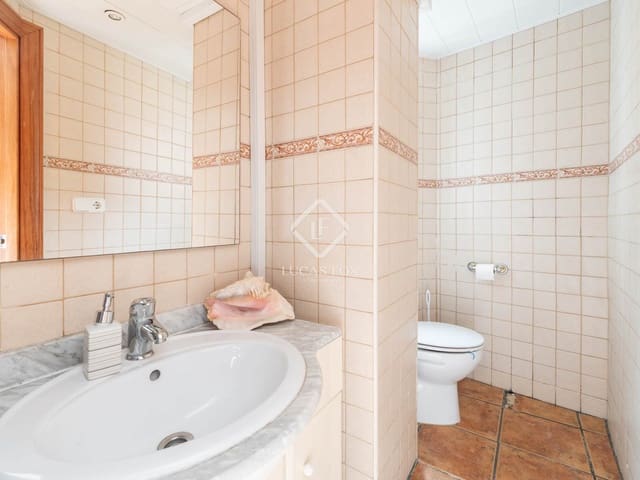 5 bedroom Villa for sale in Castelldefels with pool garage - € 1,036,000 (Ref: 9390814)