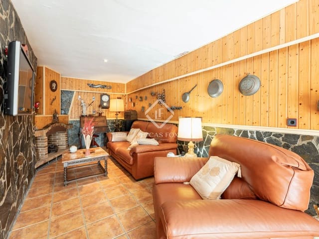 5 bedroom Villa for sale in Castelldefels with pool garage - € 1,036,000 (Ref: 9390814)