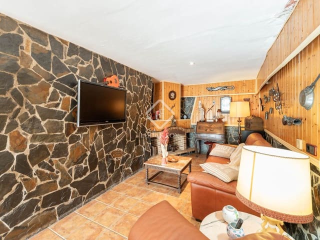 5 bedroom Villa for sale in Castelldefels with pool garage - € 1,036,000 (Ref: 9390814)