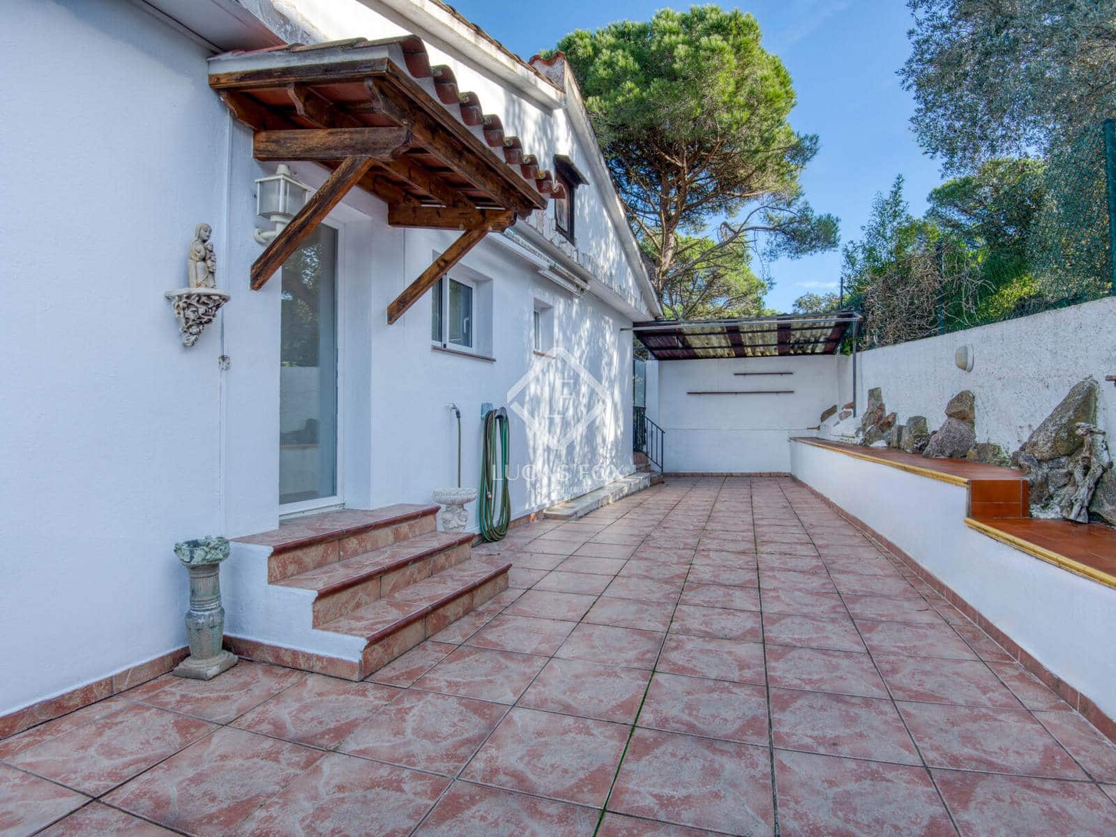 3 bedroom Villa for sale in Sant Feliu de Guixols with pool garage - € 545,000 (Ref: 9394035)