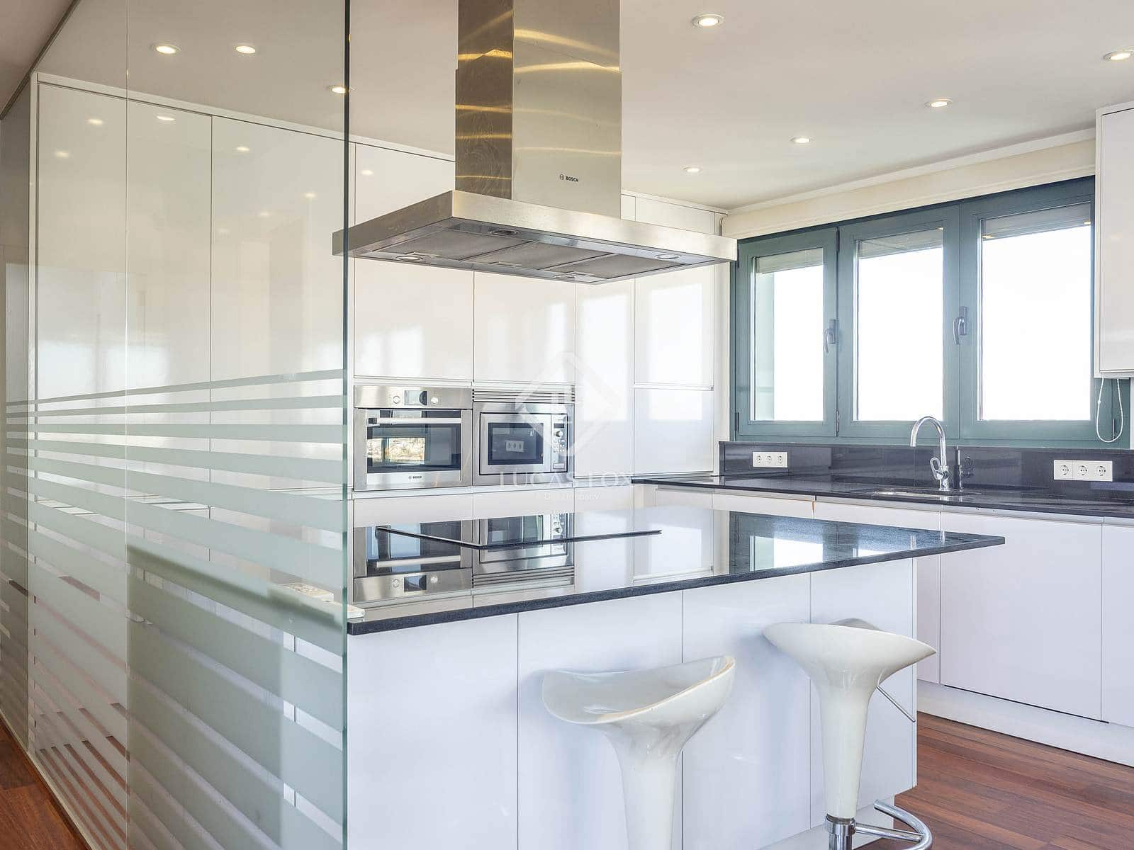 2 sypialnia Penthouse na sprzedaż w Miasto Walencja z basenem garażem - 895 000 € (Ref: 9394245)