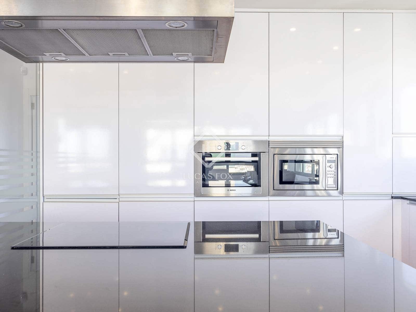 2 sypialnia Penthouse na sprzedaż w Miasto Walencja z basenem garażem - 895 000 € (Ref: 9394245)