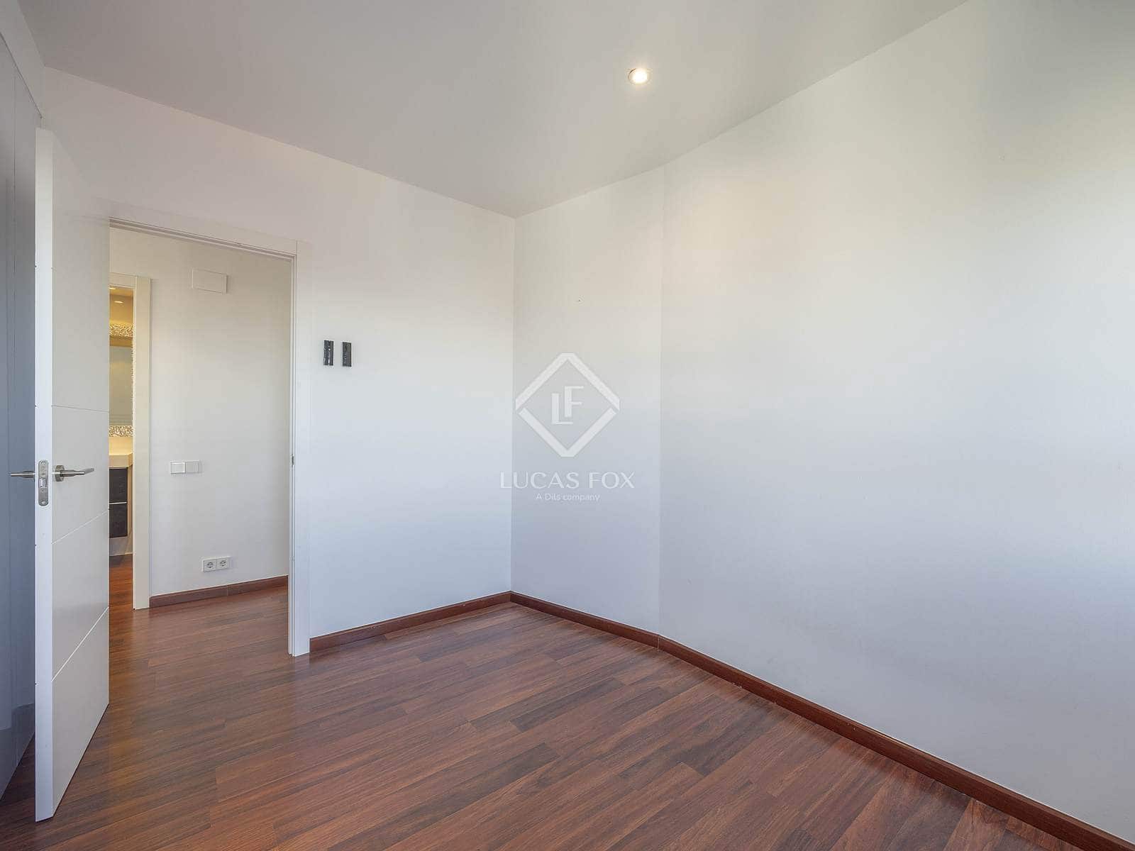 2 sypialnia Penthouse na sprzedaż w Miasto Walencja z basenem garażem - 895 000 € (Ref: 9394245)