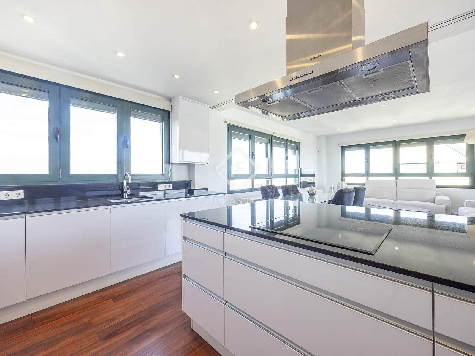 2 sypialnia Penthouse na sprzedaż w Miasto Walencja z basenem garażem - 895 000 € (Ref: 9394245)