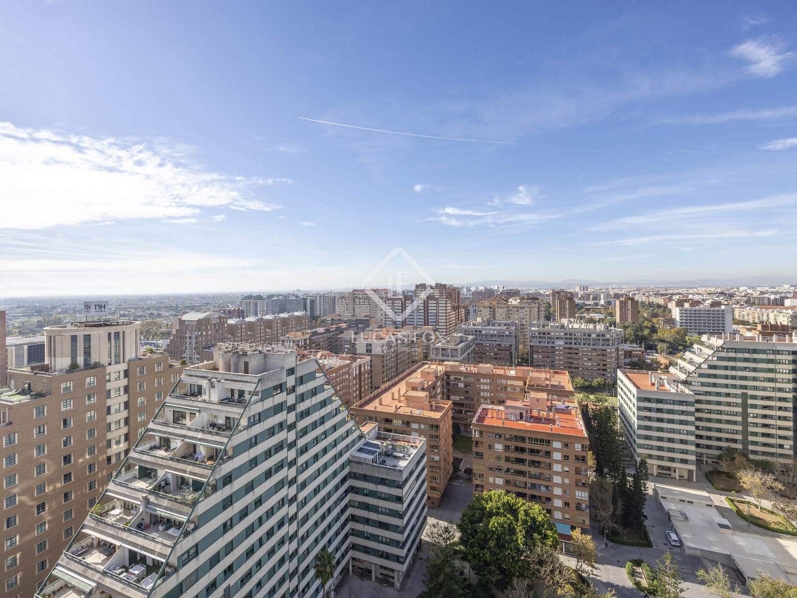 2 sypialnia Penthouse na sprzedaż w Miasto Walencja z basenem garażem - 895 000 € (Ref: 9394245)