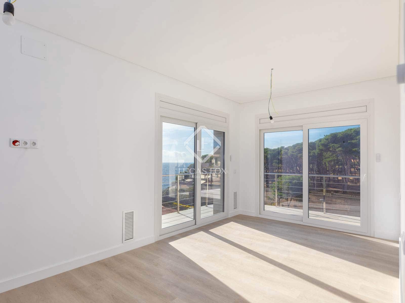 5 bedroom Villa for sale in Palamos with pool garage - € 1,850,000 (Ref: 9395284)