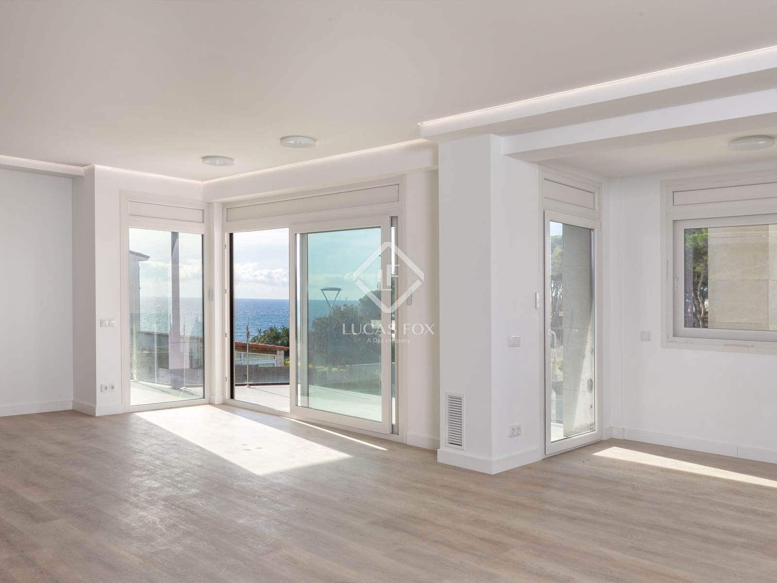 5 bedroom Villa for sale in Palamos with pool garage - € 1,850,000 (Ref: 9395284)