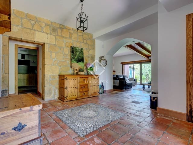 6 slaapkamer Villa te koop in Hondarribia met zwembad garage - € 1.490.000 (Ref: 9396814)