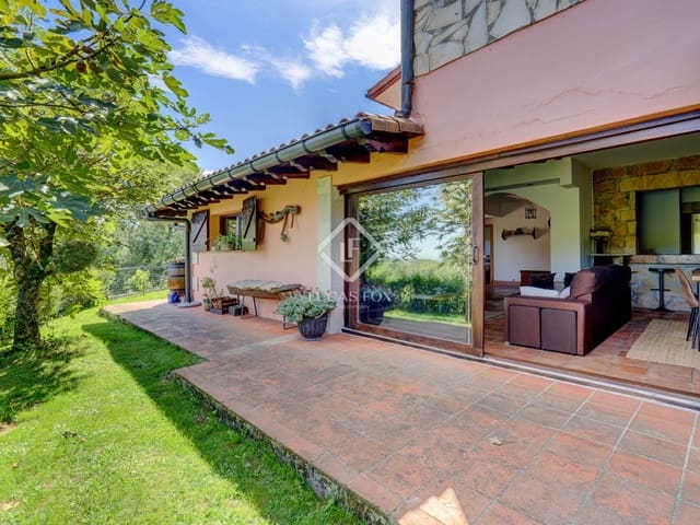 6 slaapkamer Villa te koop in Hondarribia met zwembad garage - € 1.490.000 (Ref: 9396814)