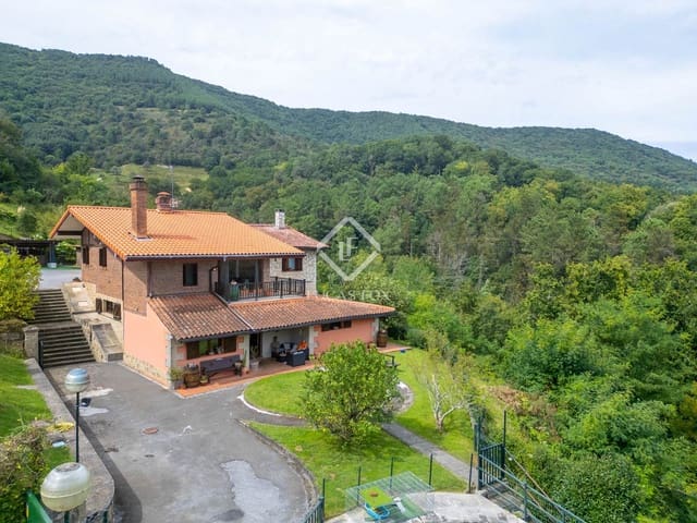 6 slaapkamer Villa te koop in Hondarribia met zwembad garage - € 1.490.000 (Ref: 9396814)