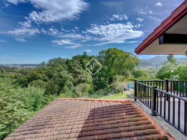 6 slaapkamer Villa te koop in Hondarribia met zwembad garage - € 1.490.000 (Ref: 9396814)