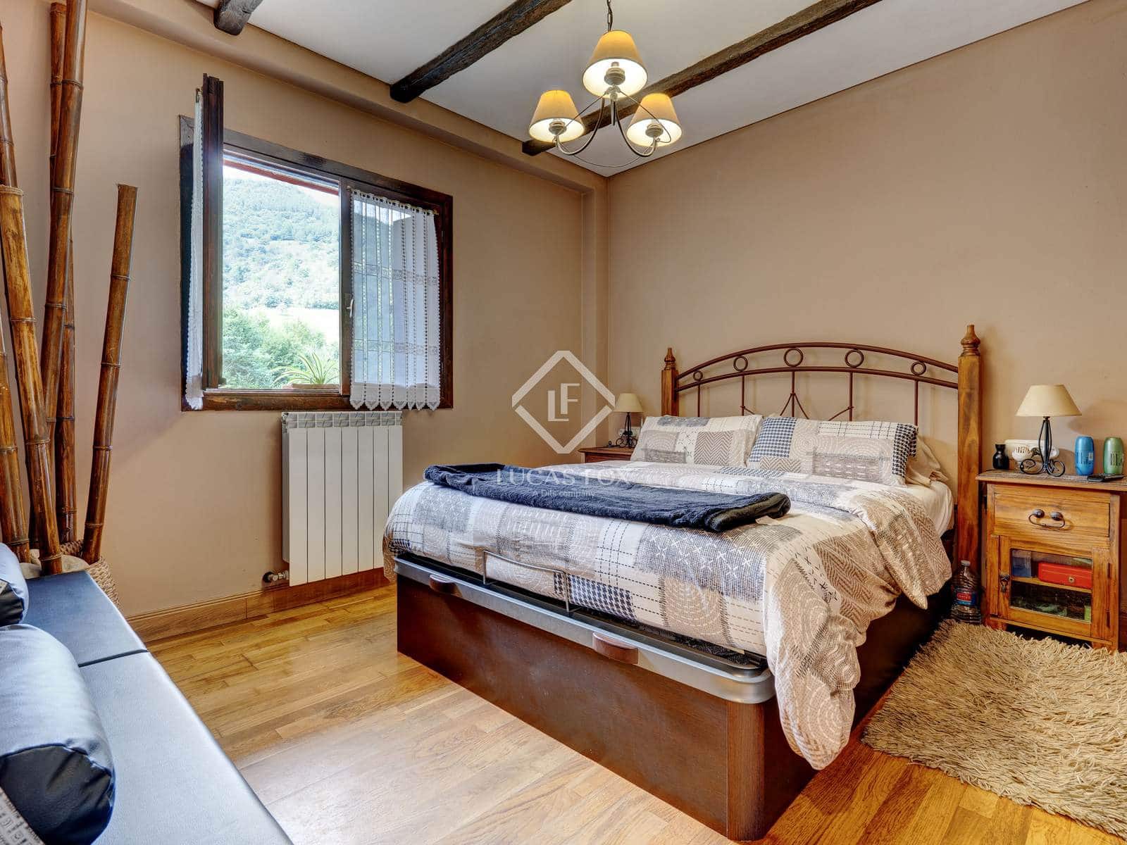 6 makuuhuone Huvila myytävänä paikassa Hondarribia mukana uima-altaan 
autotalli - 1 490 000 € (Ref: 9396814)