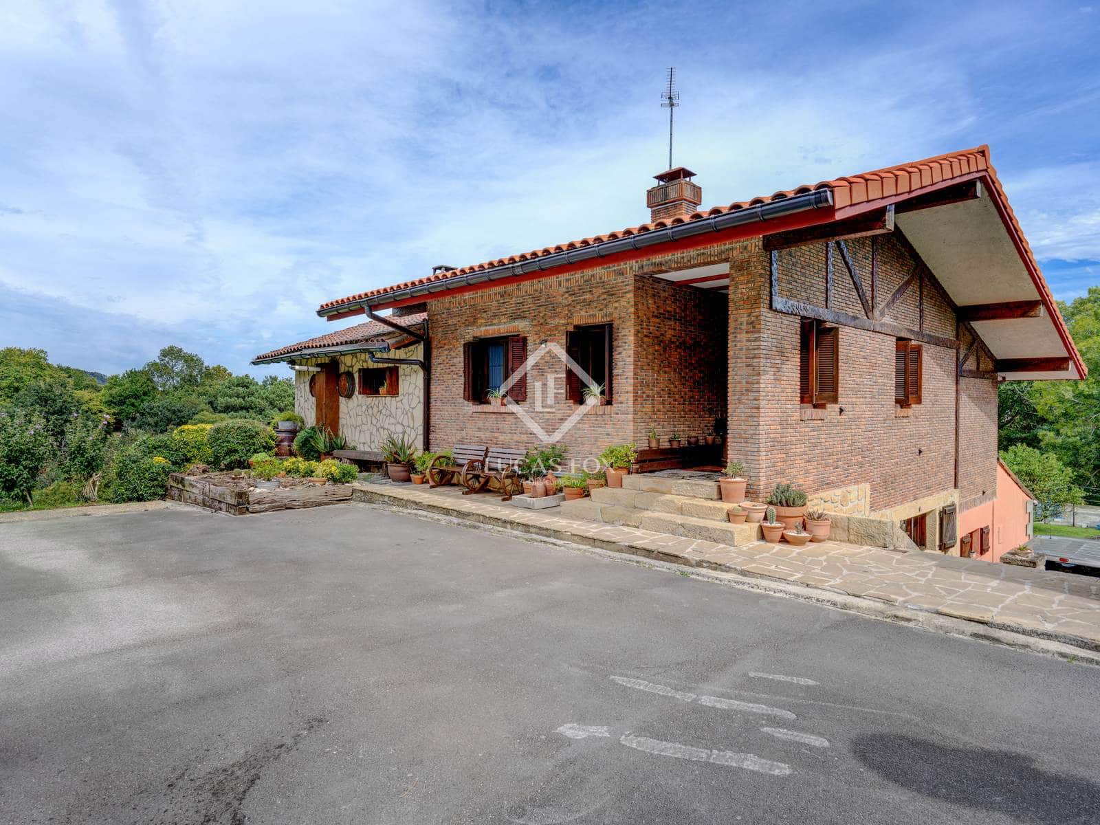 6 makuuhuone Huvila myytävänä paikassa Hondarribia mukana uima-altaan 
autotalli - 1 490 000 € (Ref: 9396814)