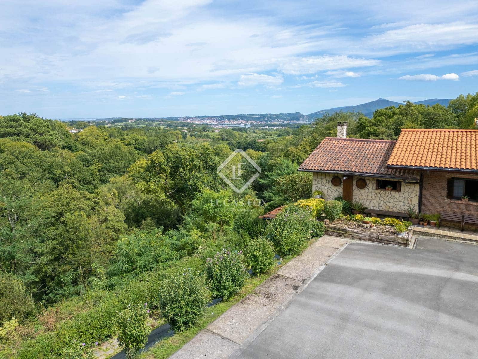 6 makuuhuone Huvila myytävänä paikassa Hondarribia mukana uima-altaan 
autotalli - 1 490 000 € (Ref: 9396814)