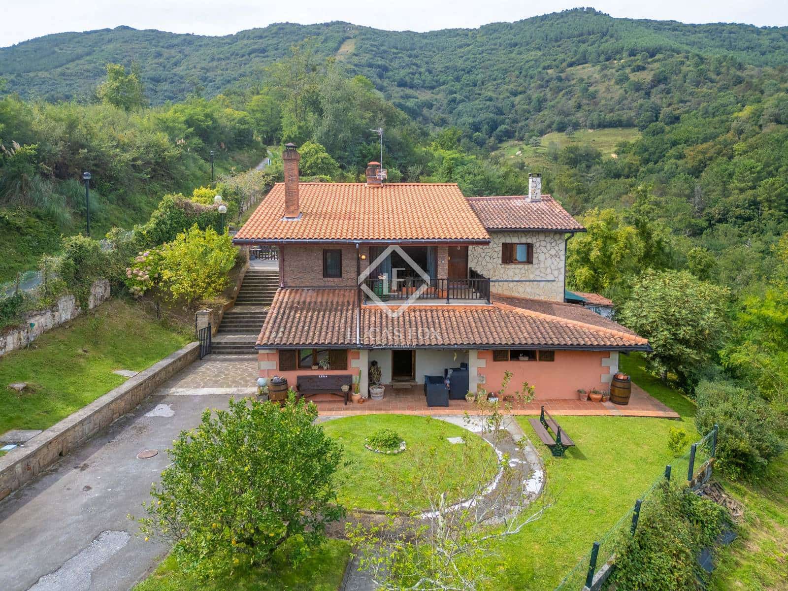 6 makuuhuone Huvila myytävänä paikassa Hondarribia mukana uima-altaan 
autotalli - 1 490 000 € (Ref: 9396814)