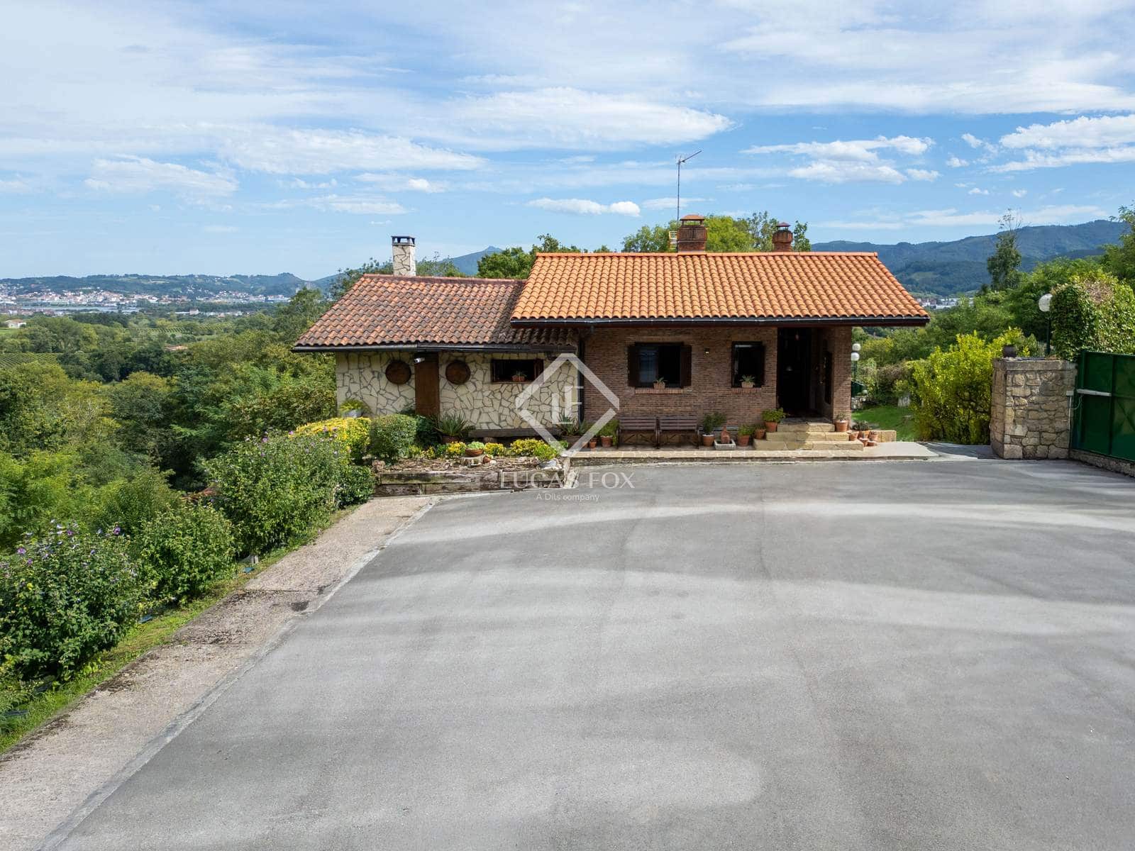 6 makuuhuone Huvila myytävänä paikassa Hondarribia mukana uima-altaan 
autotalli - 1 490 000 € (Ref: 9396814)