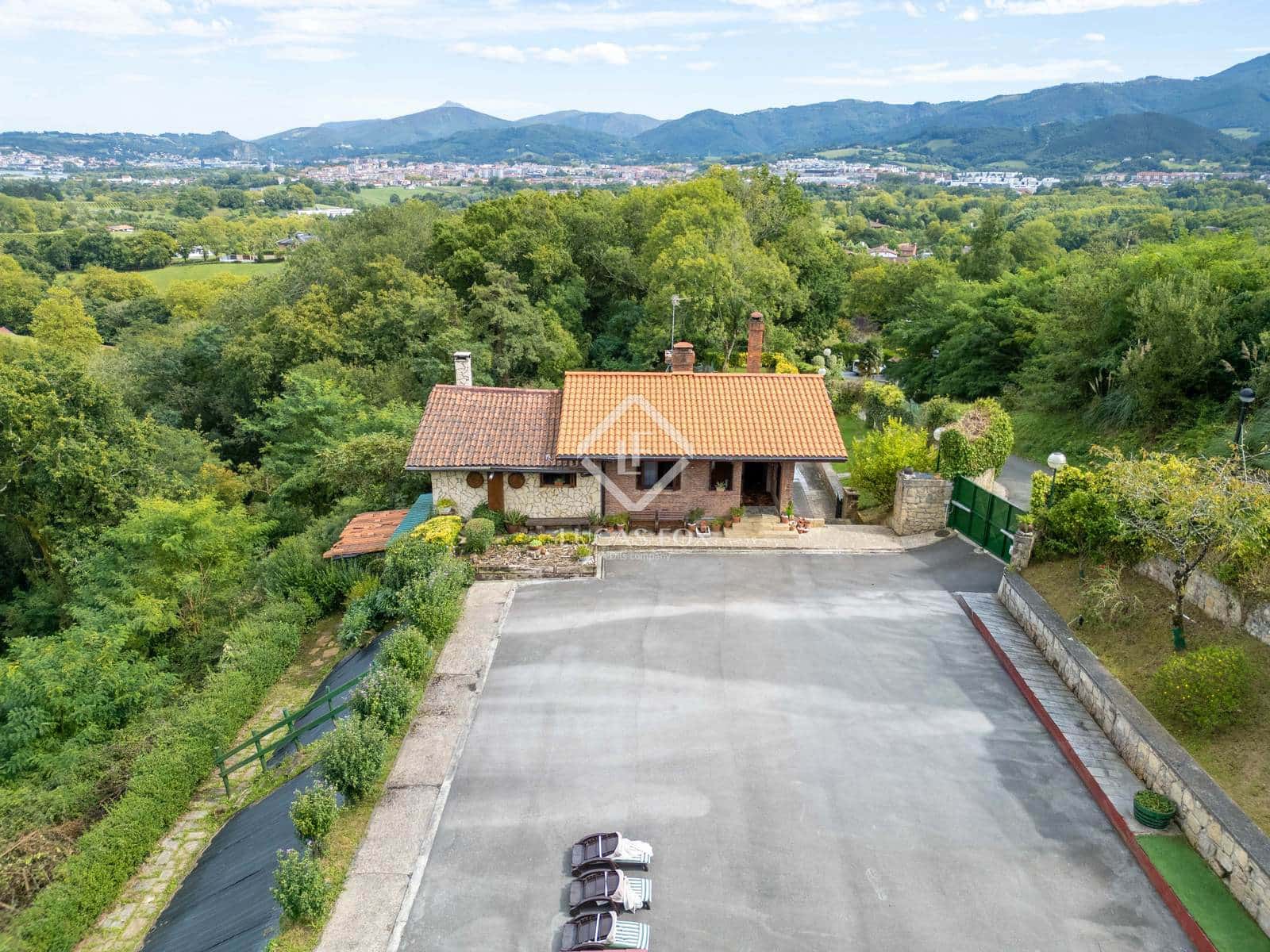 6 makuuhuone Huvila myytävänä paikassa Hondarribia mukana uima-altaan 
autotalli - 1 490 000 € (Ref: 9396814)