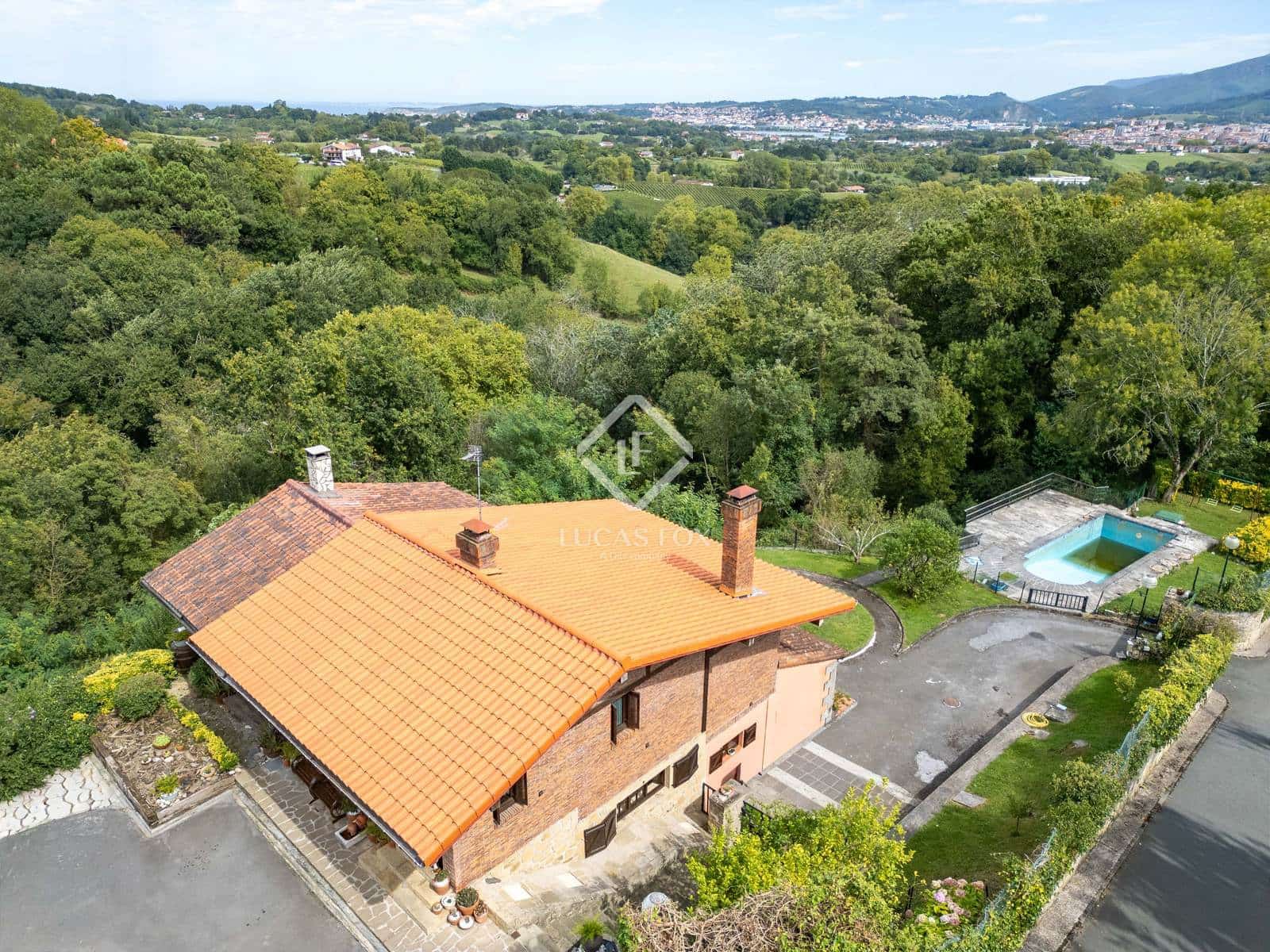 6 makuuhuone Huvila myytävänä paikassa Hondarribia mukana uima-altaan 
autotalli - 1 490 000 € (Ref: 9396814)