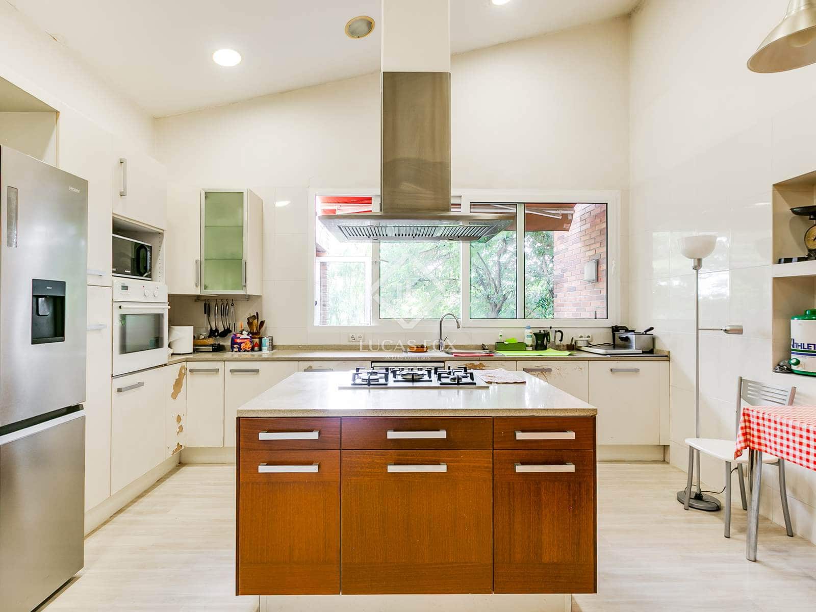 6 bedroom Villa for sale in Madrid city with pool - € 4,000,000 (Ref: 9396815)