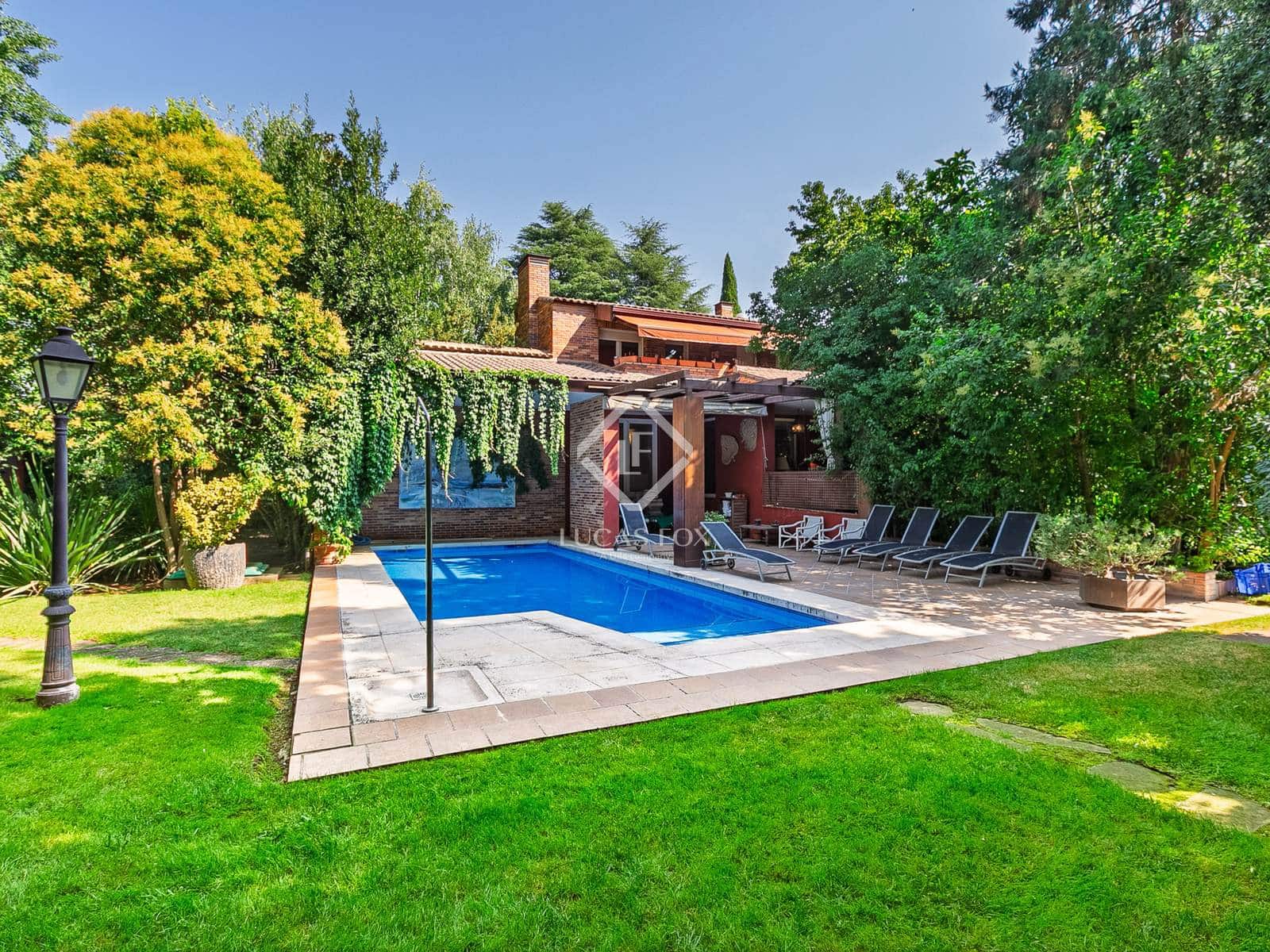 6 bedroom Villa for sale in Madrid city with pool - € 4,000,000 (Ref: 9396815)