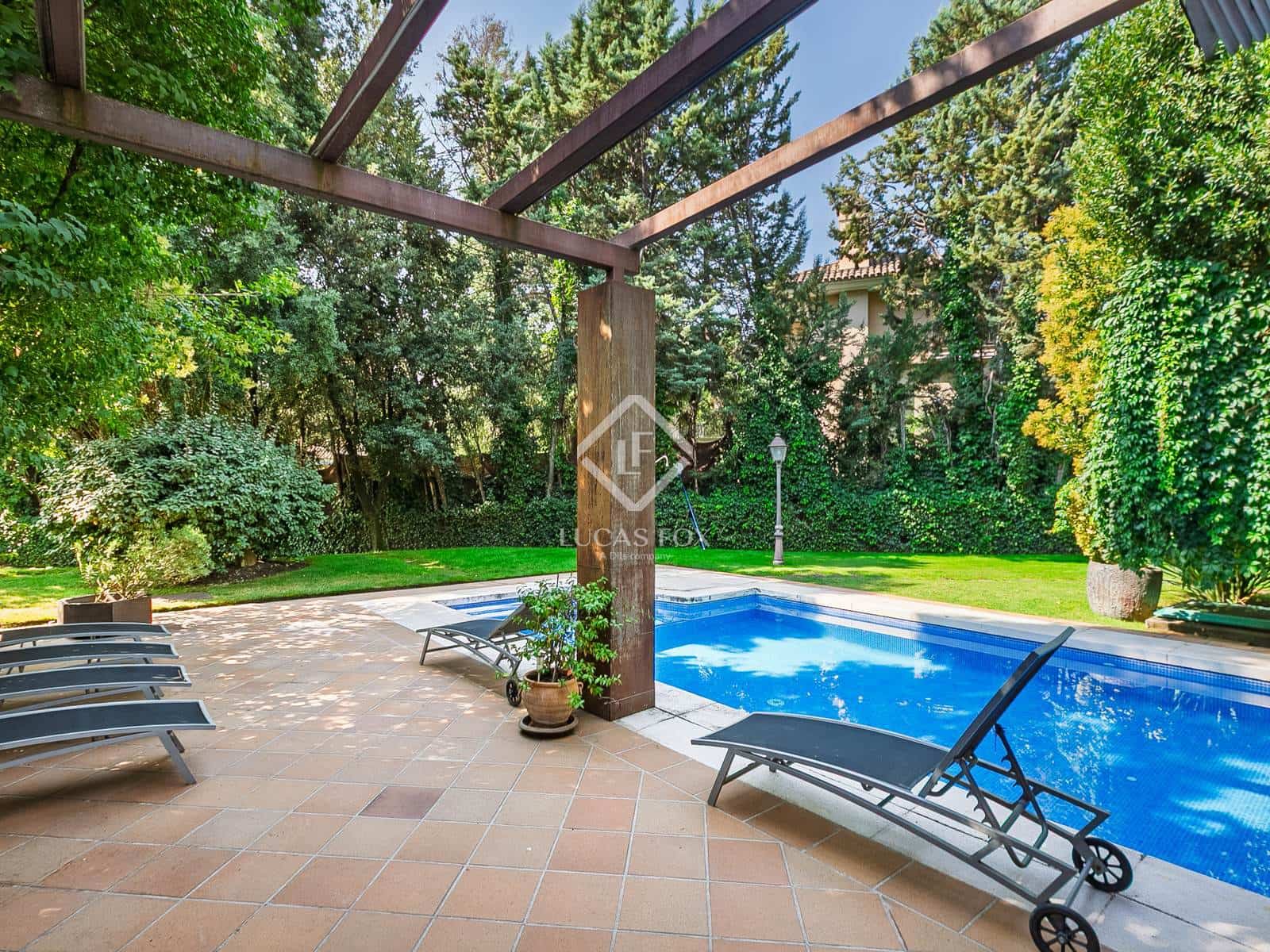 6 bedroom Villa for sale in Madrid city with pool - € 4,000,000 (Ref: 9396815)