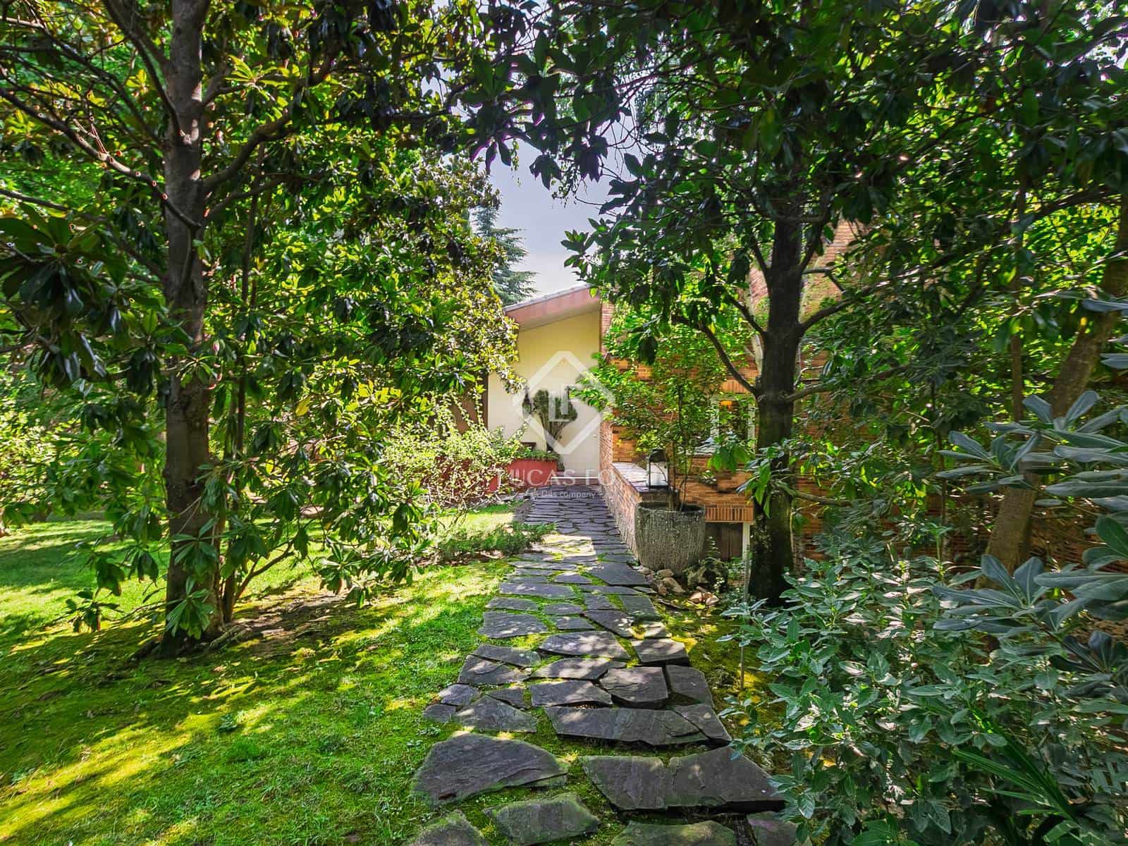 6 bedroom Villa for sale in Madrid city with pool - € 4,000,000 (Ref: 9396815)