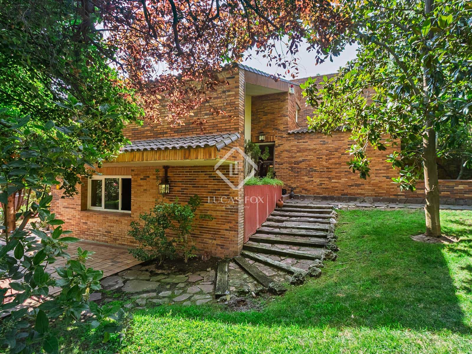 6 bedroom Villa for sale in Madrid city with pool - € 4,000,000 (Ref: 9396815)