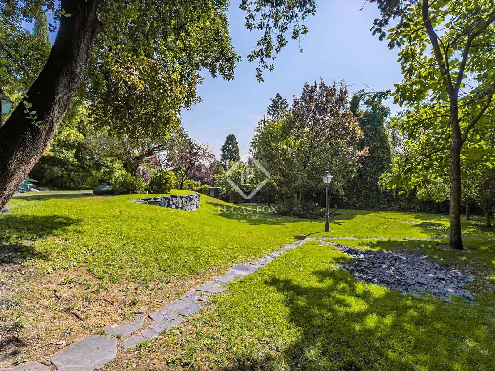 6 bedroom Villa for sale in Madrid city with pool - € 4,000,000 (Ref: 9396815)