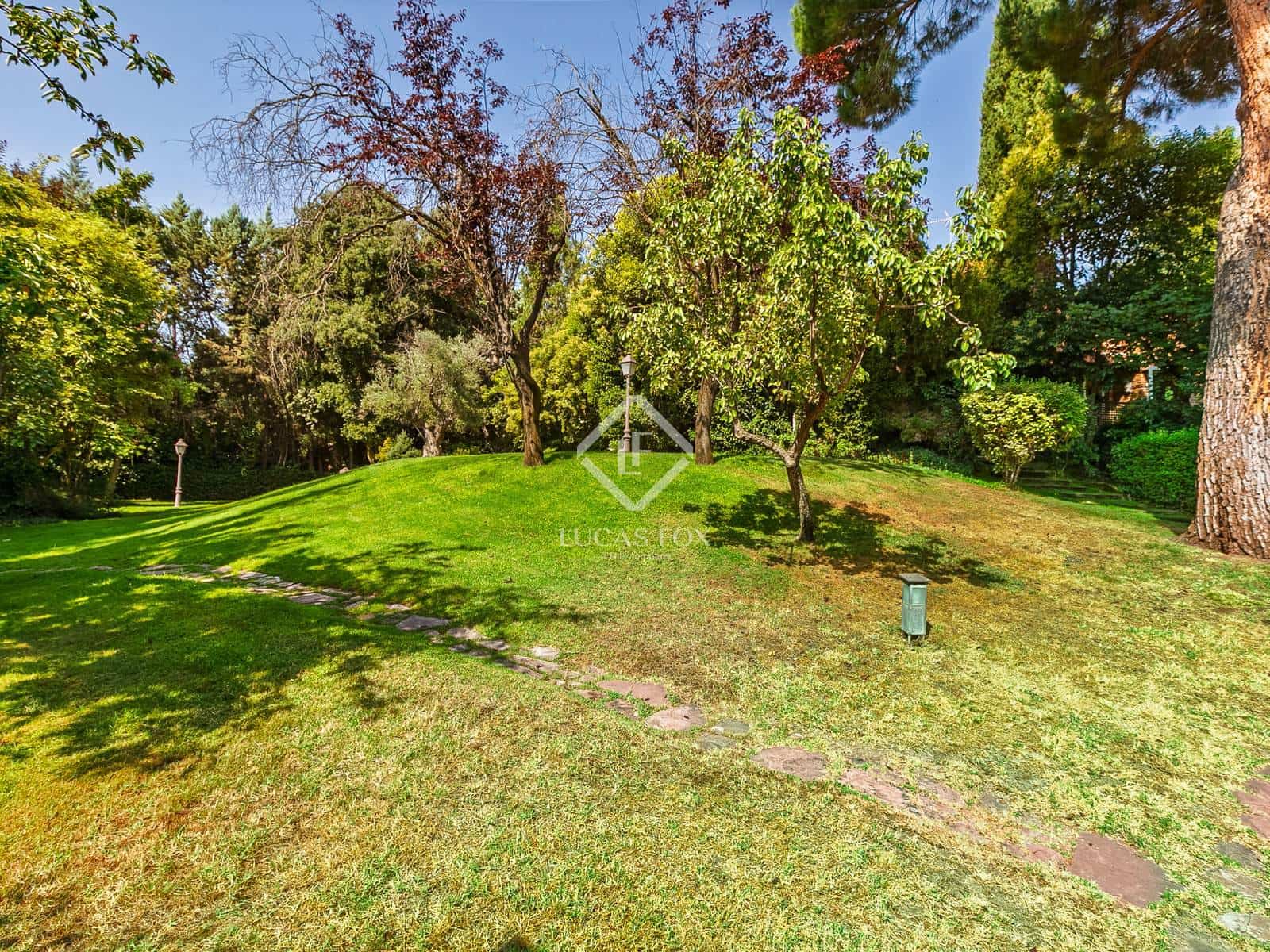 6 bedroom Villa for sale in Madrid city with pool - € 4,000,000 (Ref: 9396815)