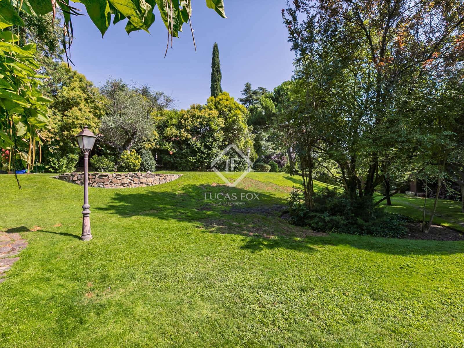 6 bedroom Villa for sale in Madrid city with pool - € 4,000,000 (Ref: 9396815)