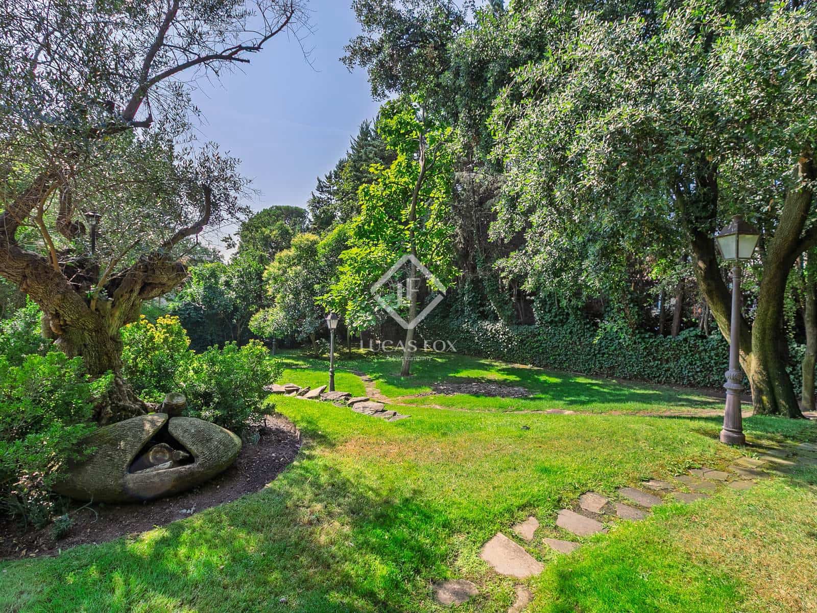 6 bedroom Villa for sale in Madrid city with pool - € 4,000,000 (Ref: 9396815)