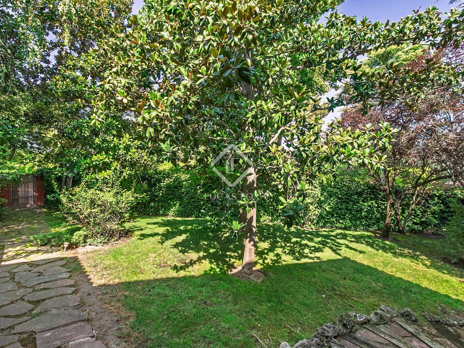 6 bedroom Villa for sale in Madrid city with pool - € 4,000,000 (Ref: 9396815)