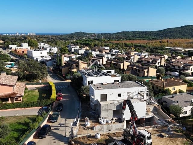 Chalet de 5 habitaciones en Santa Cristina d'Aro en venta con piscina garaje - 1.680.000 € (Ref: 9397868)