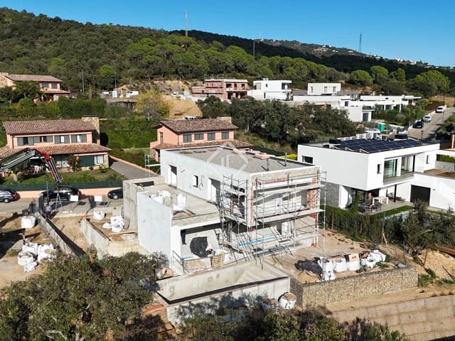 Chalet de 5 habitaciones en Santa Cristina d'Aro en venta con piscina garaje - 1.680.000 € (Ref: 9397868)