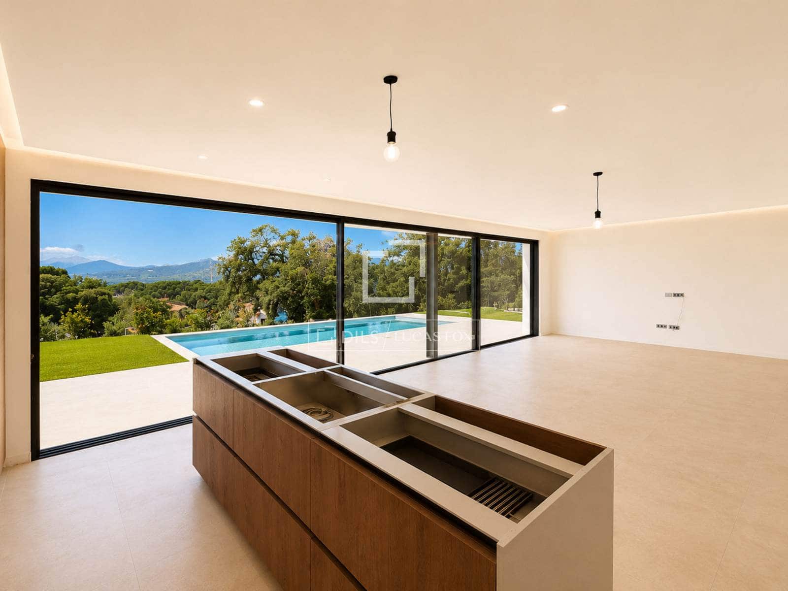 5 bedroom Villa for sale in Santa Cristina d'Aro with pool garage - € 1,680,000 (Ref: 9397868)
