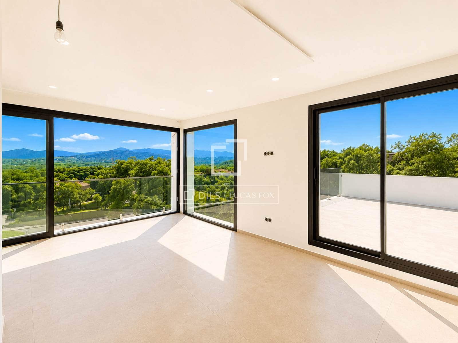 5 bedroom Villa for sale in Santa Cristina d'Aro with pool garage - € 1,680,000 (Ref: 9397868)