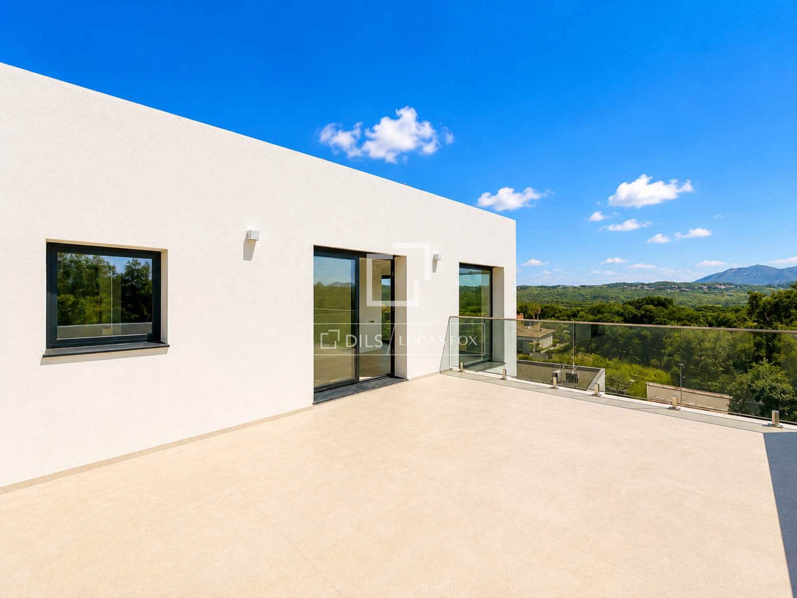 5 bedroom Villa for sale in Santa Cristina d'Aro with pool garage - € 1,680,000 (Ref: 9397868)