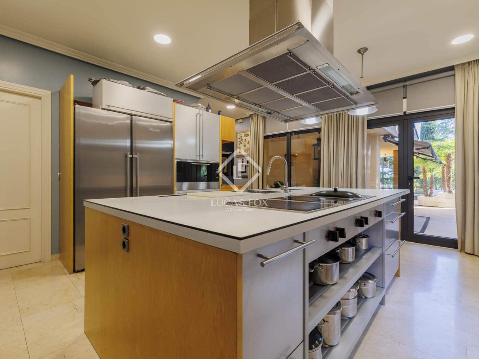 5 bedroom Villa for sale in Torrelodones with pool garage - € 1,690,000 (Ref: 9397977)