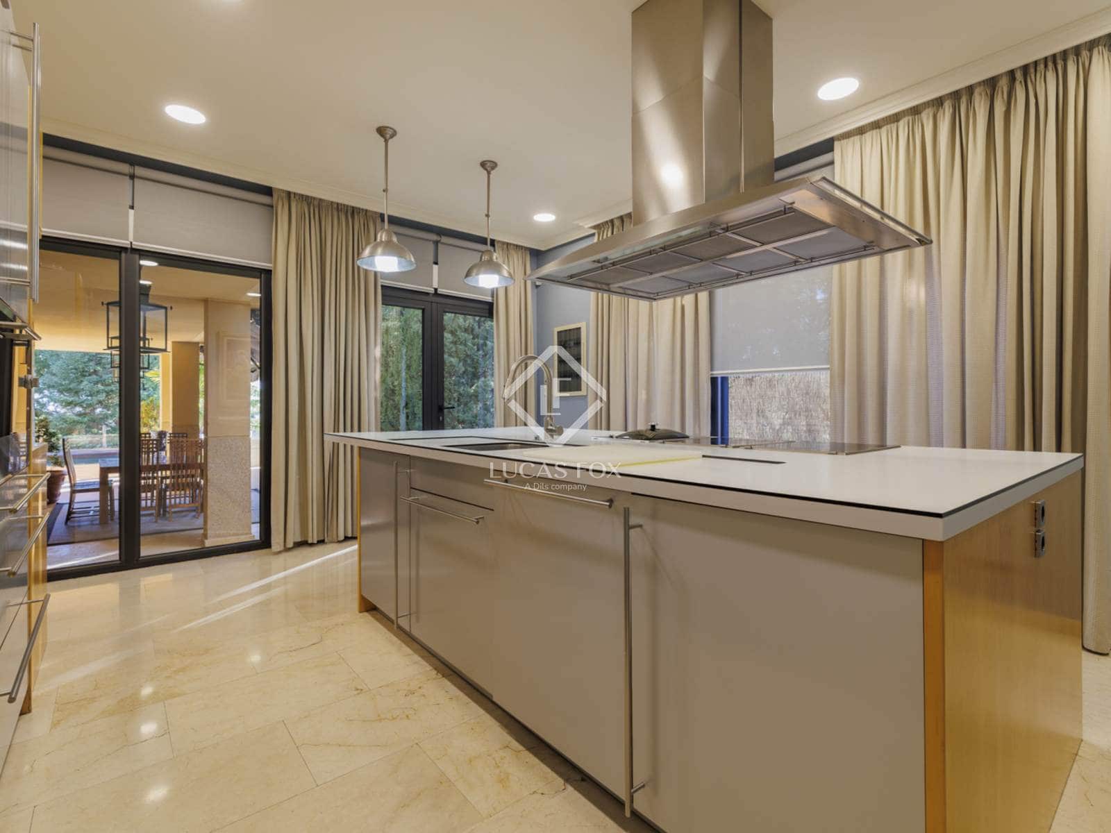 5 bedroom Villa for sale in Torrelodones with pool garage - € 1,690,000 (Ref: 9397977)