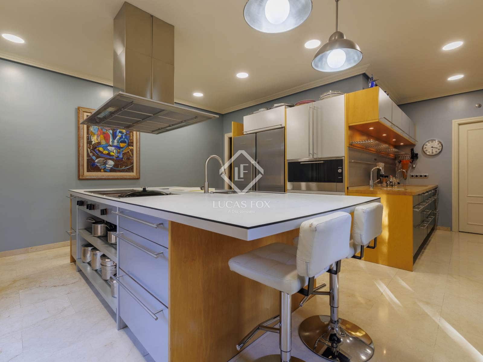 5 bedroom Villa for sale in Torrelodones with pool garage - € 1,690,000 (Ref: 9397977)