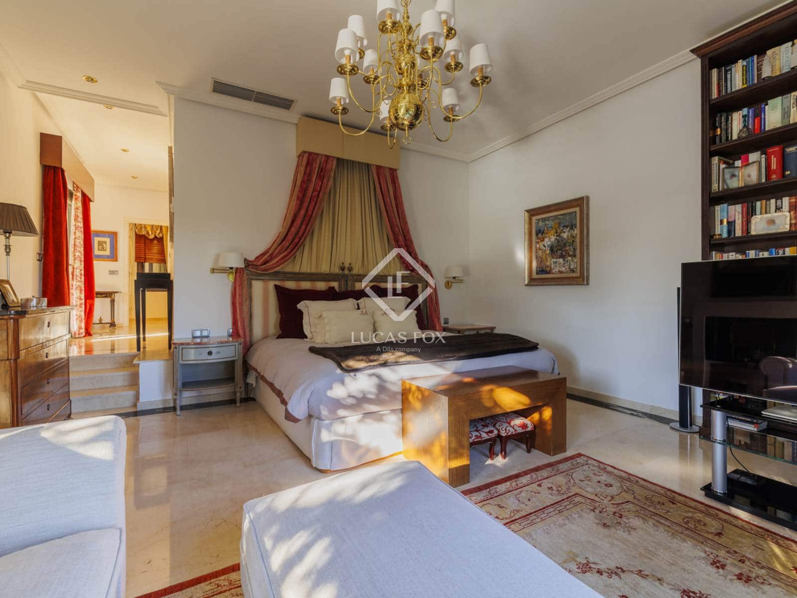 5 bedroom Villa for sale in Torrelodones with pool garage - € 1,690,000 (Ref: 9397977)