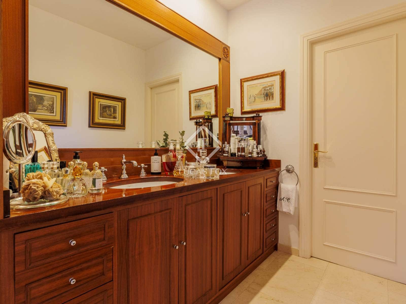 5 bedroom Villa for sale in Torrelodones with pool garage - € 1,690,000 (Ref: 9397977)