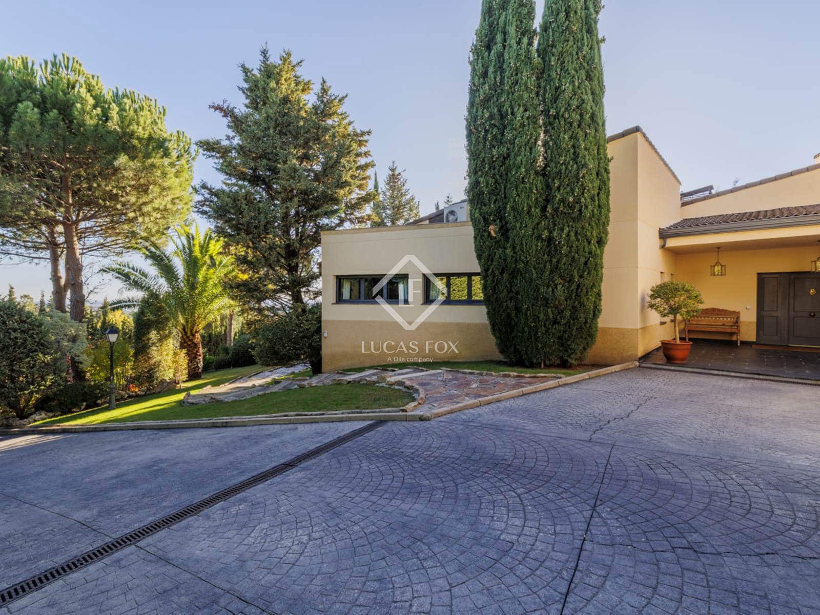 5 bedroom Villa for sale in Torrelodones with pool garage - € 1,690,000 (Ref: 9397977)