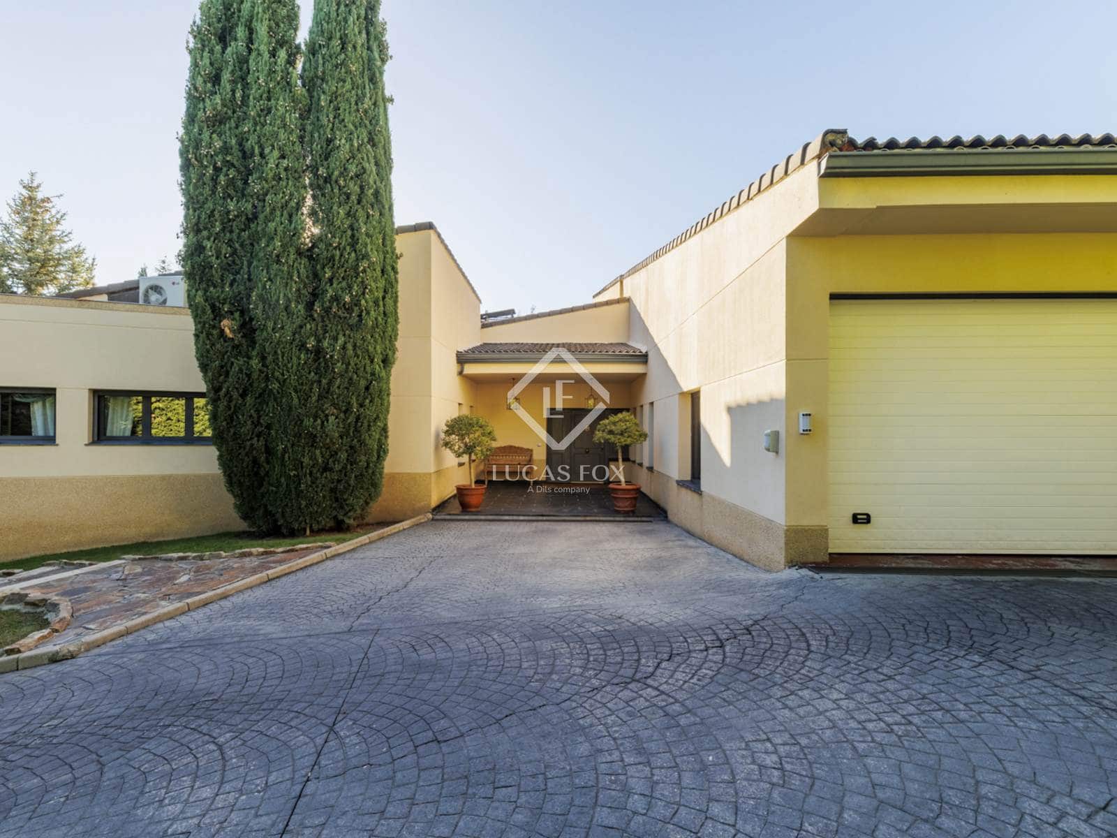 5 bedroom Villa for sale in Torrelodones with pool garage - € 1,690,000 (Ref: 9397977)