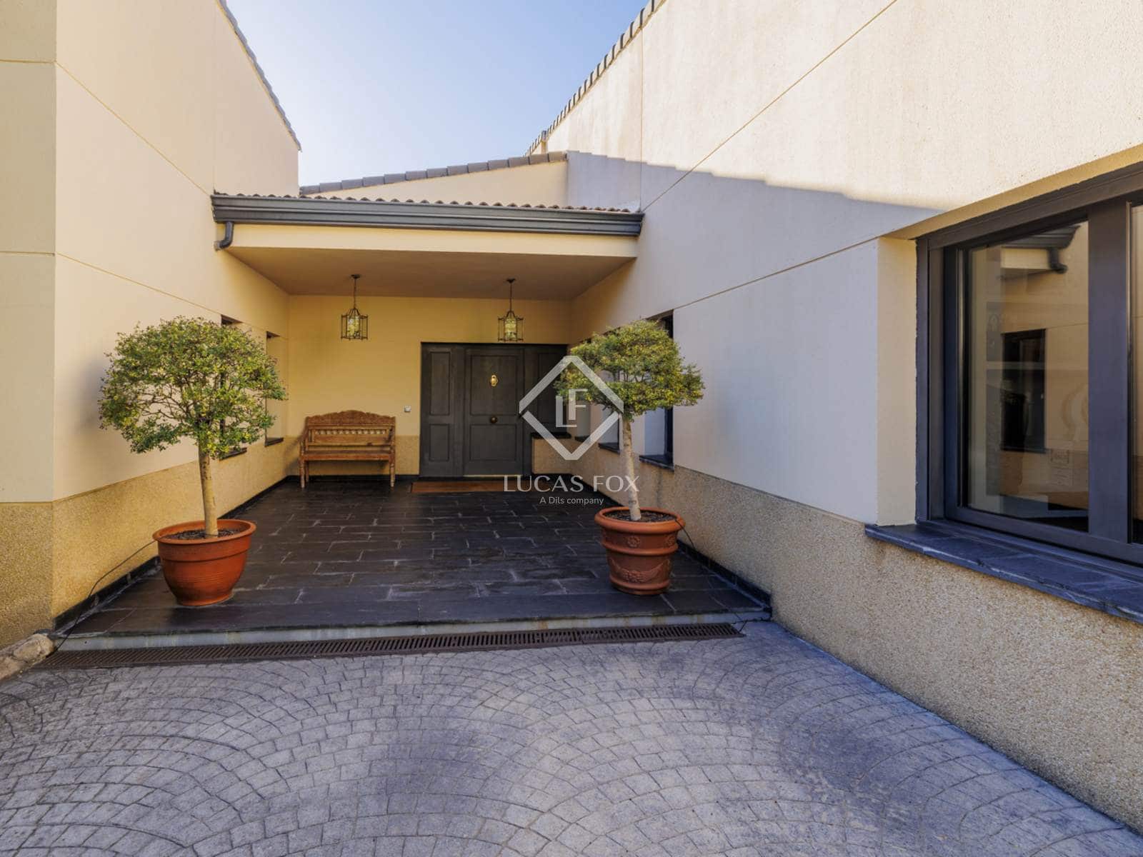 5 bedroom Villa for sale in Torrelodones with pool garage - € 1,690,000 (Ref: 9397977)